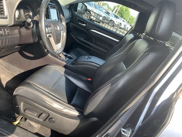 Used 2018 Toyota Highlander XLE AWD/4WD image 18