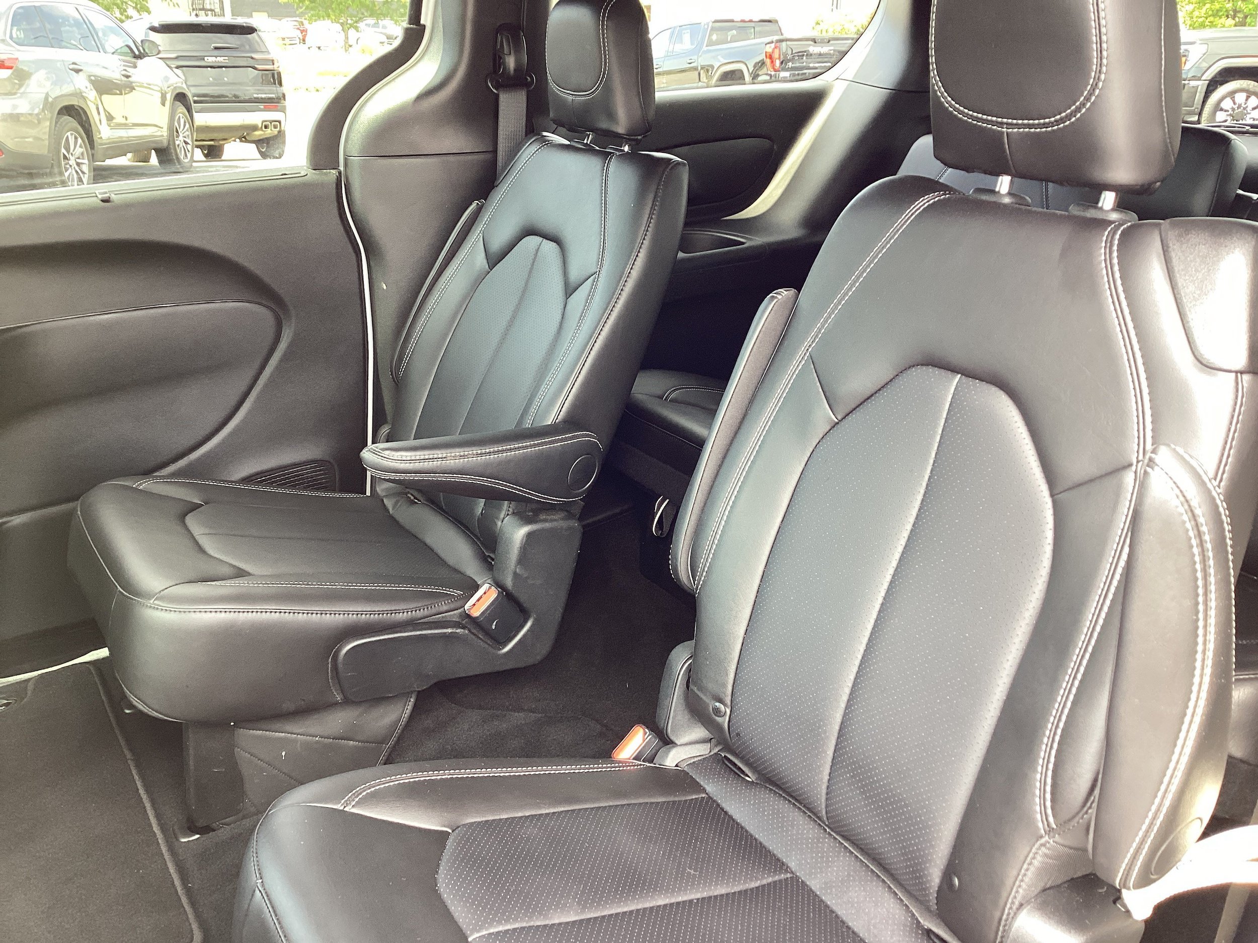 Used 2026 Chrysler Pacifica Select FWD image 13
