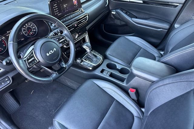 Certified 2023 Kia Seltos SX w/ SX Sunroof Package AWD/4WD image 12