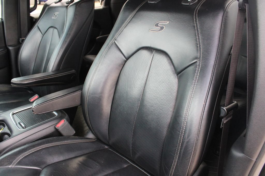 Used 2019 Chrysler Pacifica Touring-L Plus w/ S Appearance Package FWD image 5