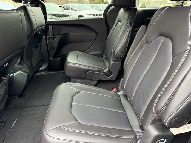New 2026 Chrysler Pacifica Select image 7