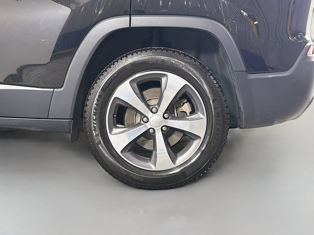 Used 2020 Jeep Cherokee Limited AWD/4WD image 32