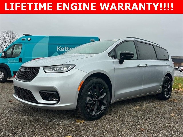 New 2026 Chrysler Pacifica Select w/ S Appearance Package image 3