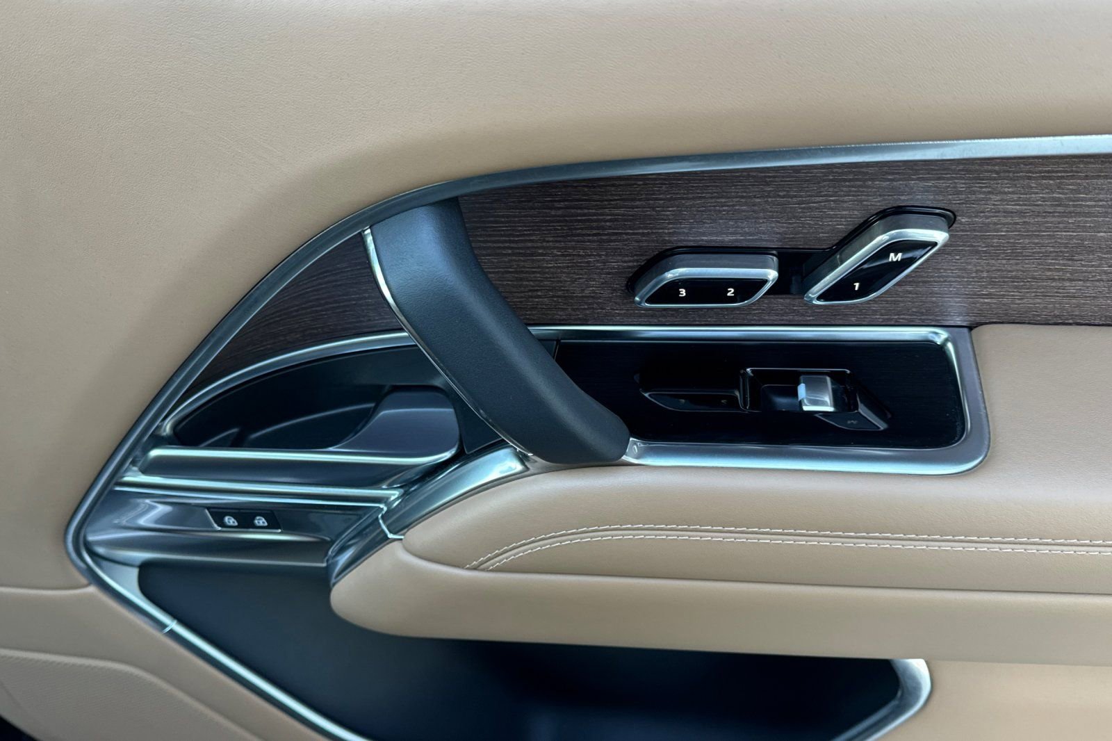 Certified 2023 Land Rover Range Rover Long Wheelbase SE image 19