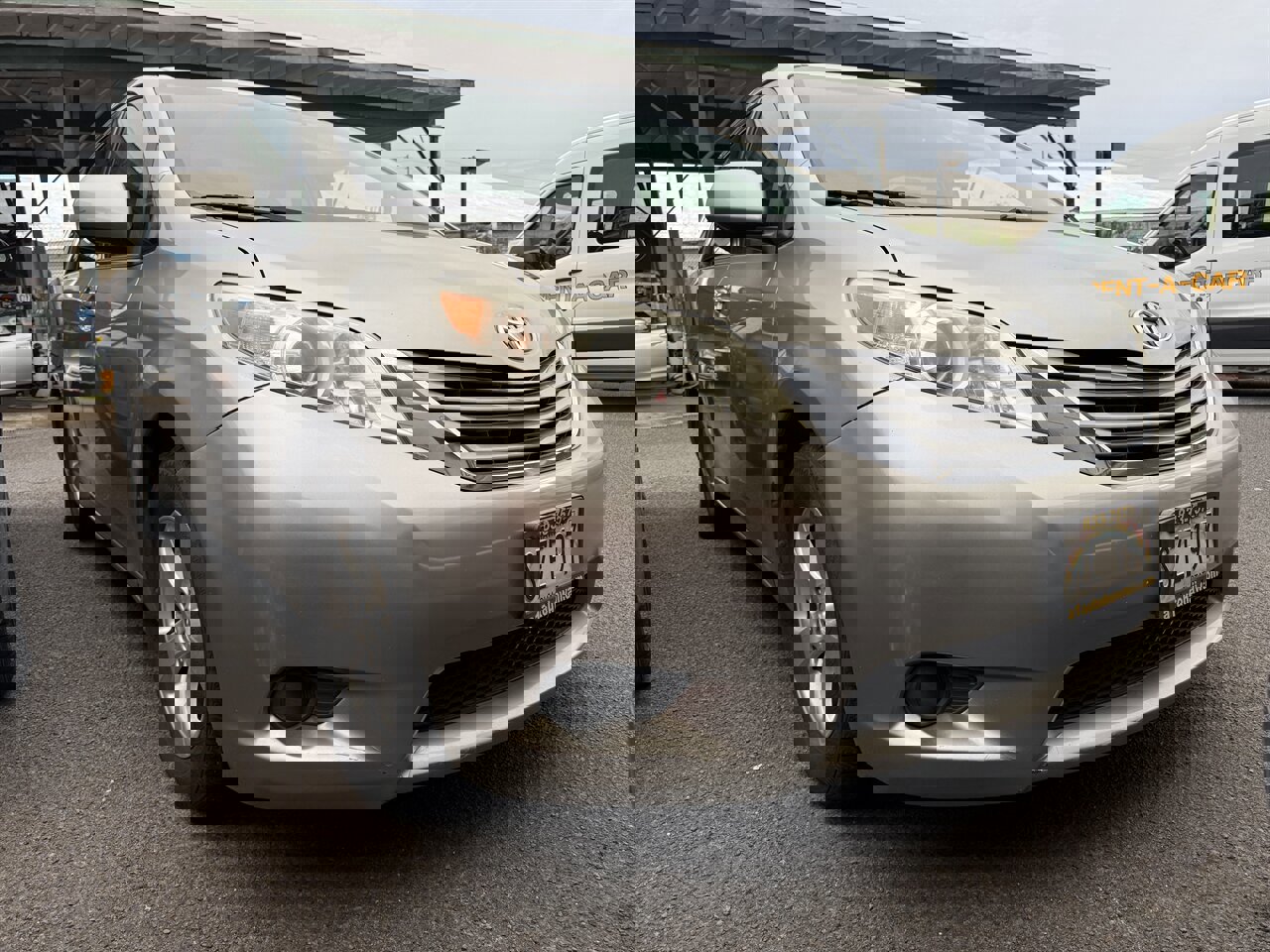 Used 2017 Toyota Sienna LE image 4