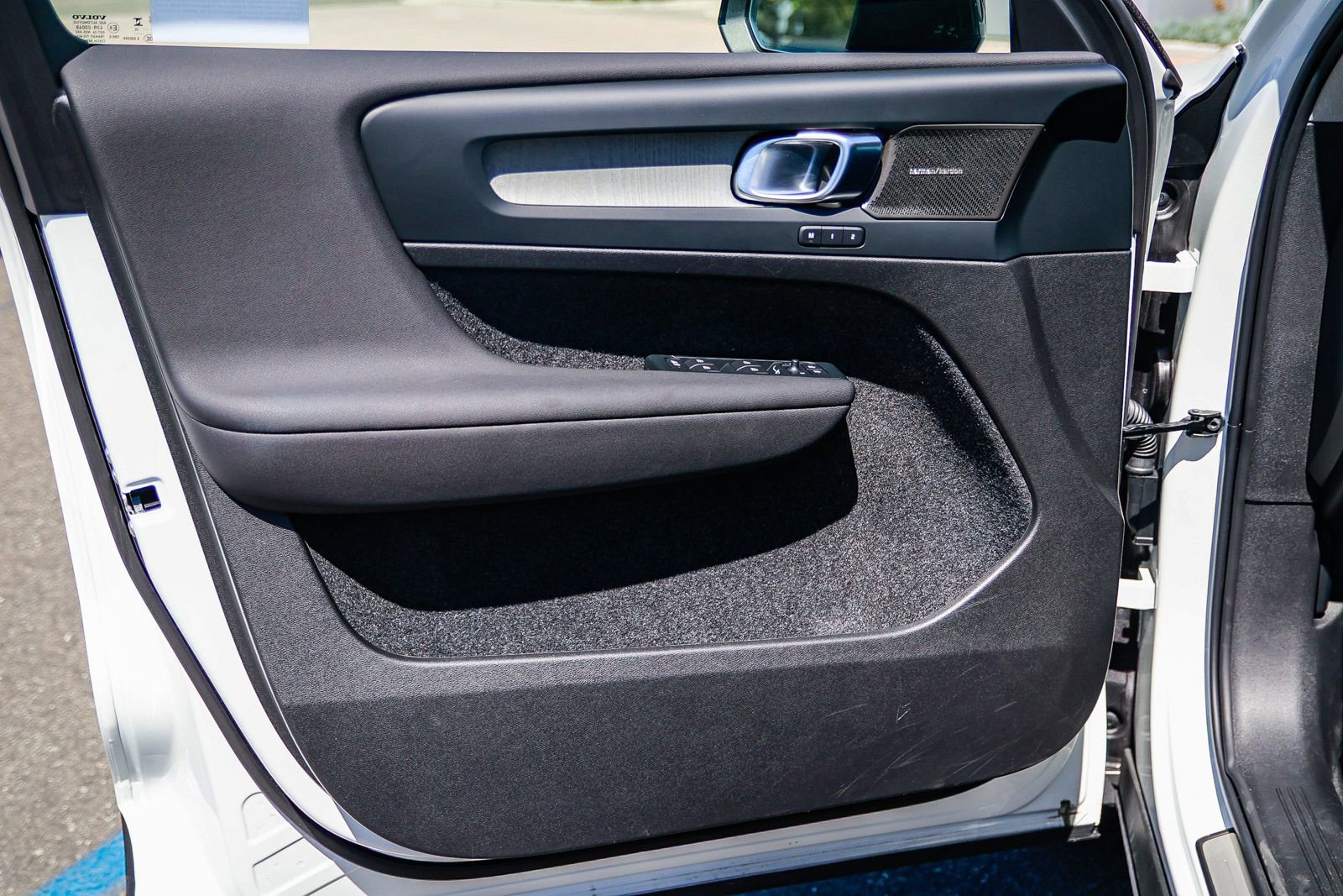 Used 2026 Volvo XC40 B5 Ultra image 22