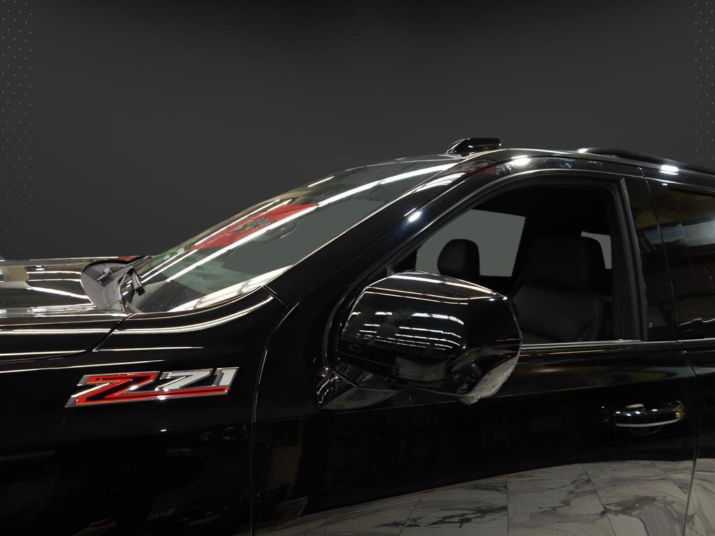 Used 2025 Chevrolet Suburban Z71 AWD/4WD image 14