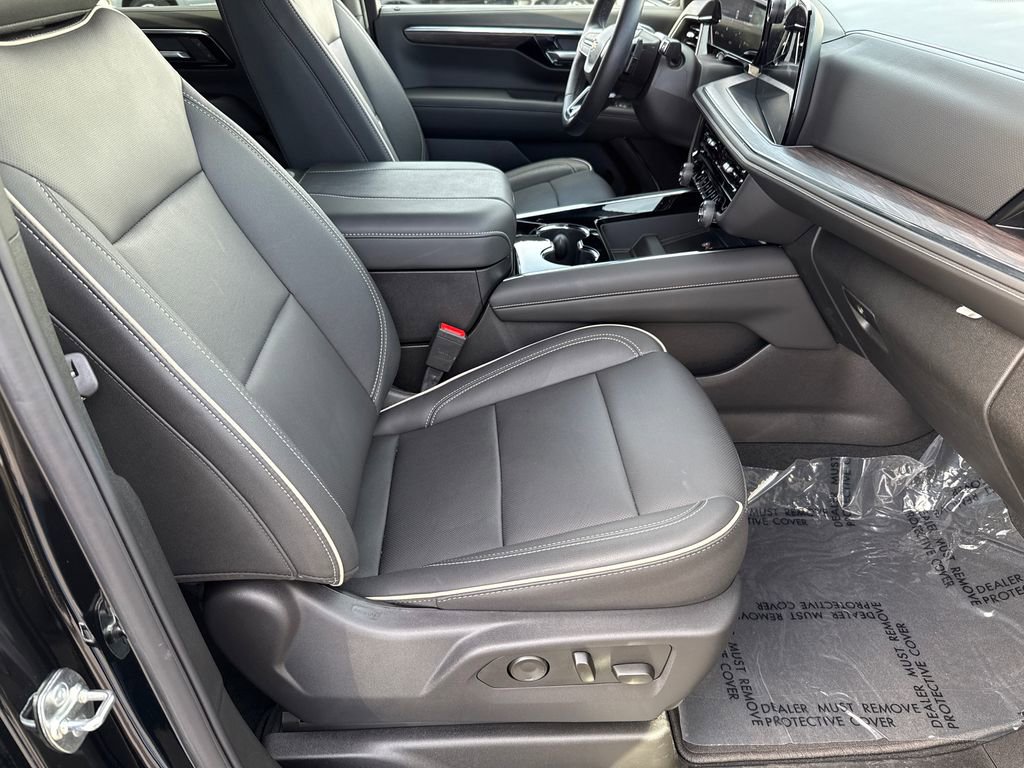 Used 2025 Chevrolet Tahoe Premier AWD/4WD image 14