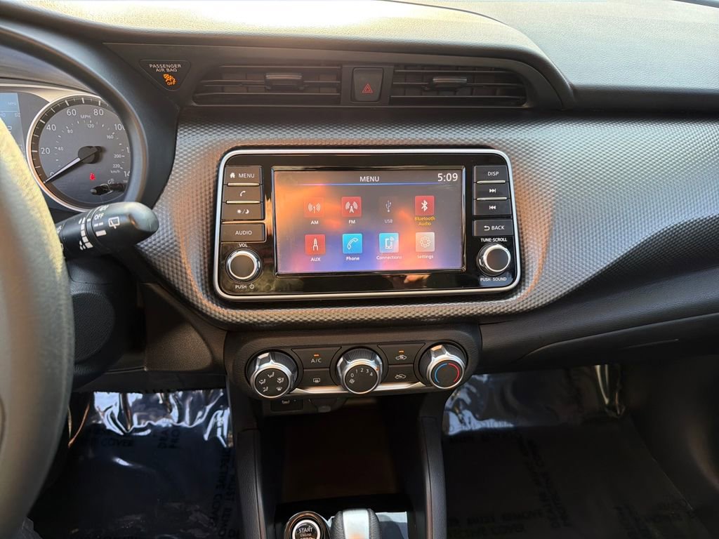 Used 2020 Nissan Kicks S image 22