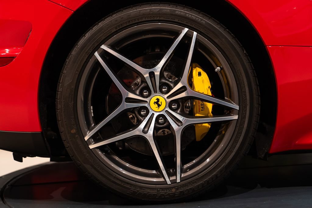 Used 2016 Ferrari California T image 19