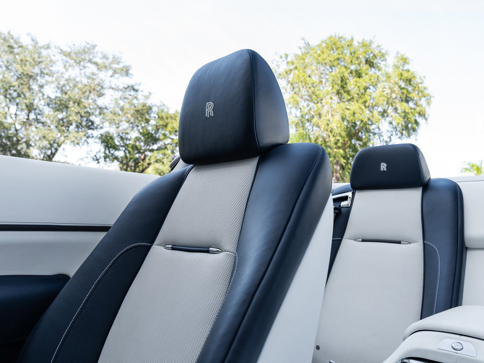 Used 2018 Rolls-Royce Dawn image 17