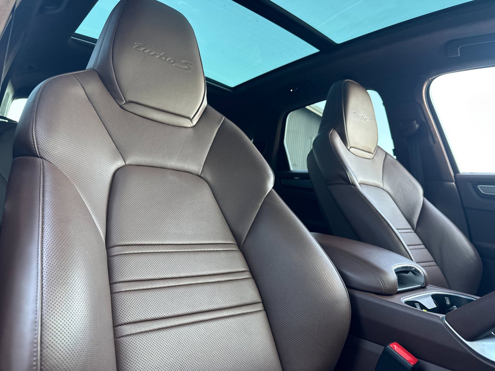 Used 2021 Porsche Cayenne Turbo S image 17