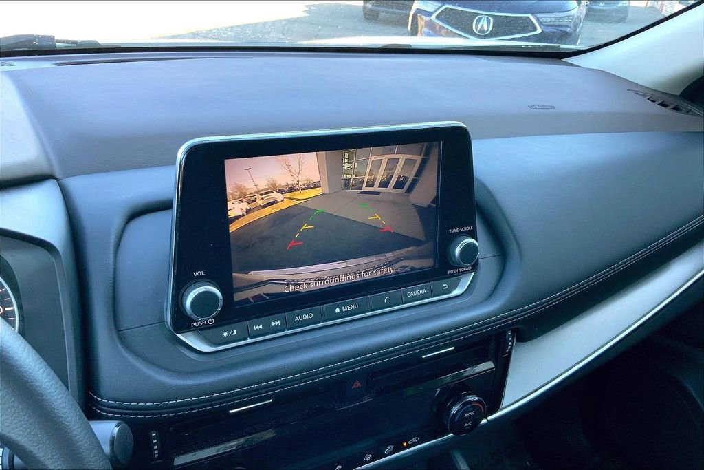 Used 2022 Nissan Rogue SV image 11