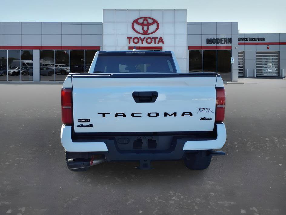 Certified 2025 Toyota Tacoma SR5 AWD/4WD image 4