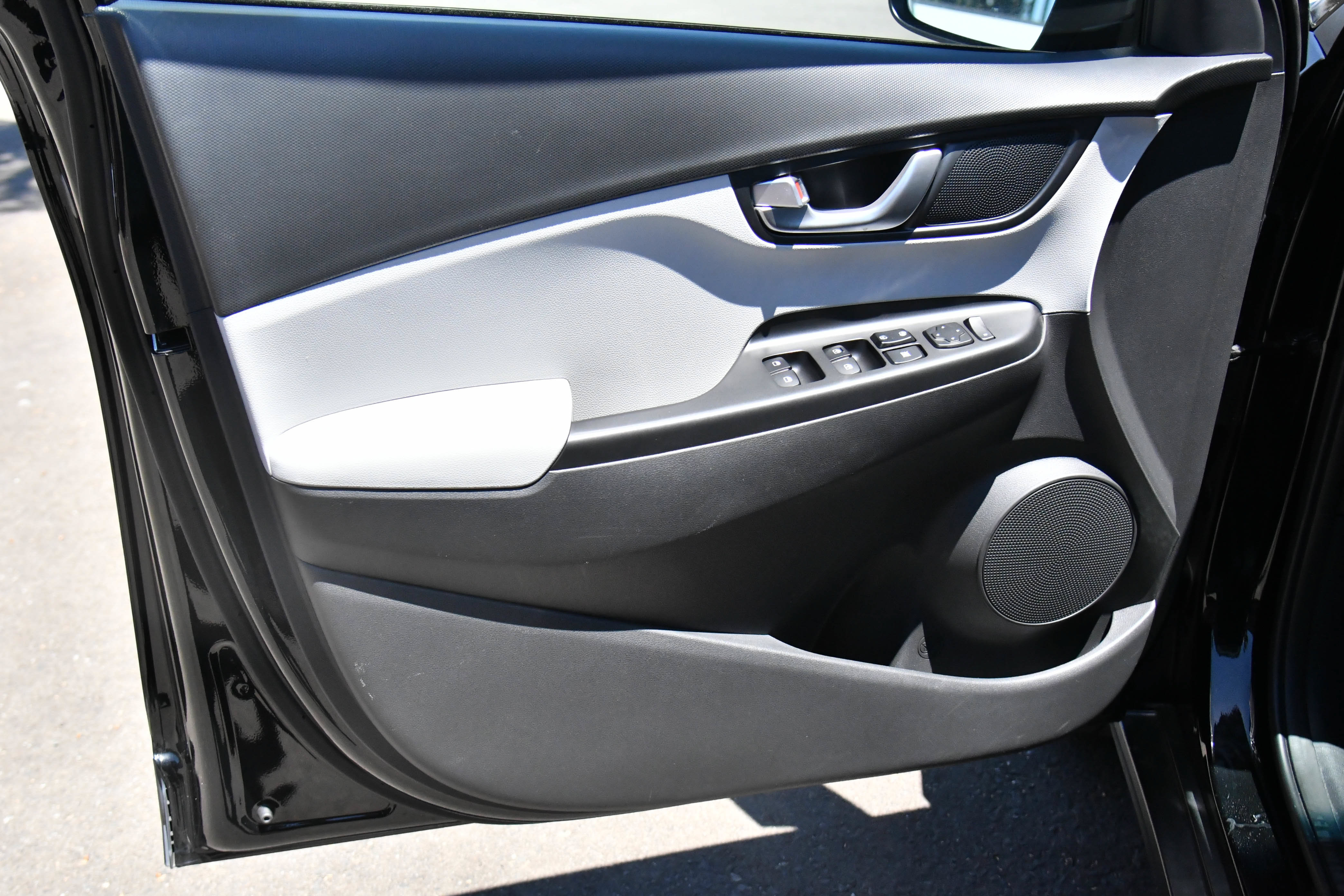 Used 2023 Hyundai Kona SE w/ Cargo Package FWD image 14