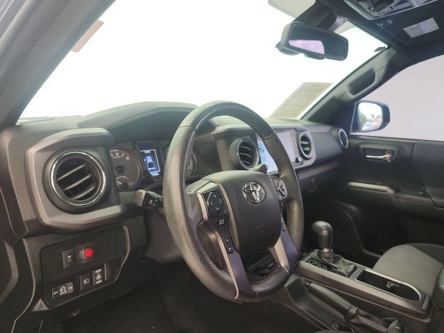 Certified 2021 Toyota Tacoma TRD Off-Road AWD/4WD image 12