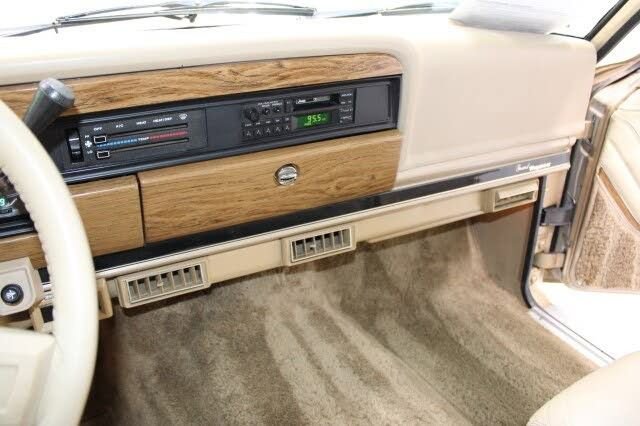 Used 1989 Jeep Grand Wagoneer image 20