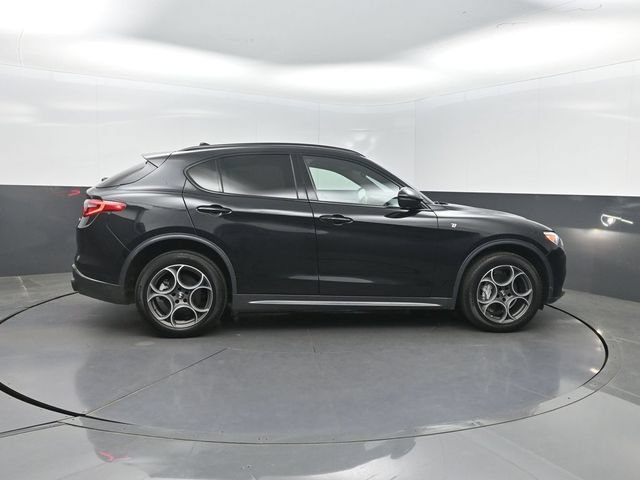 Used 2023 Alfa Romeo Stelvio Ti AWD/4WD image 30