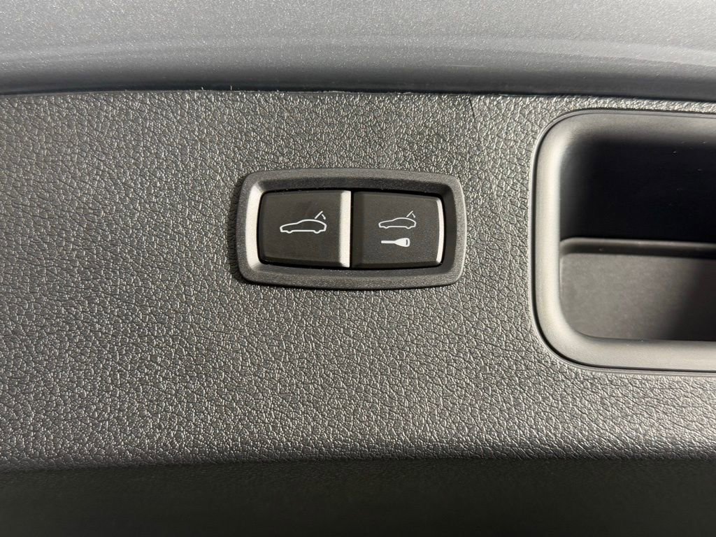 New 2026 Porsche Macan image 18