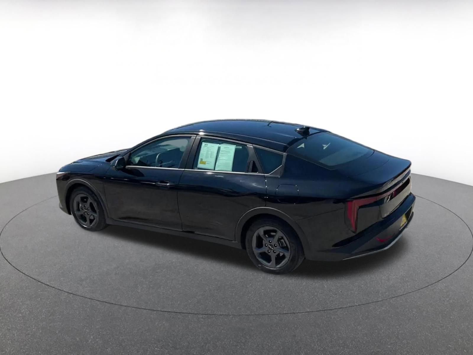 Used 2025 Kia K4 LXS image 9