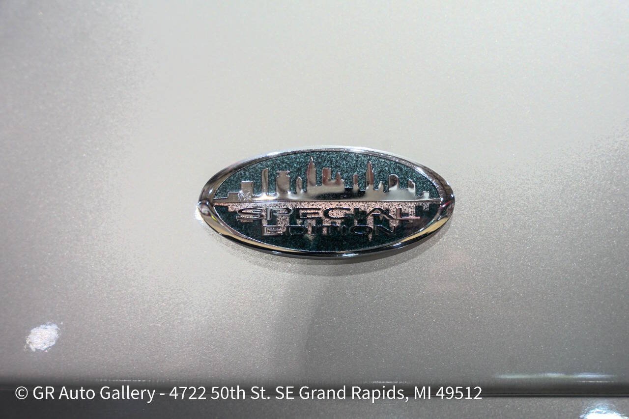 Used 2005 Buick Park Avenue Ultra FWD image 25