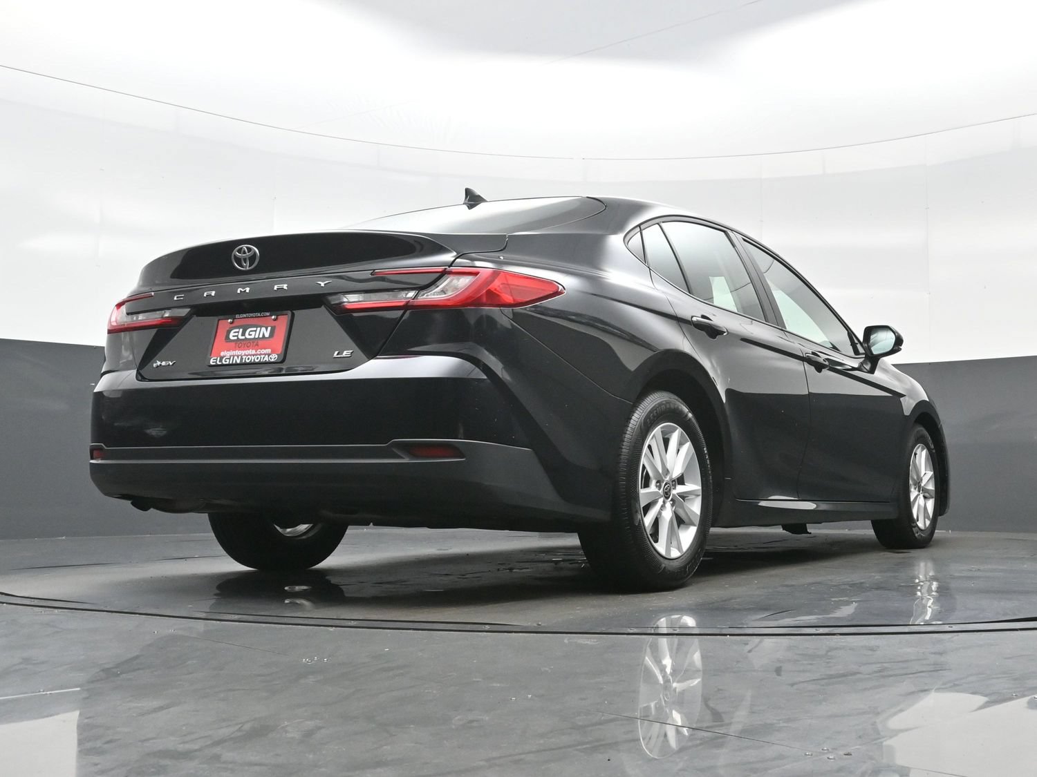 Used 2025 Toyota Camry LE FWD image 31