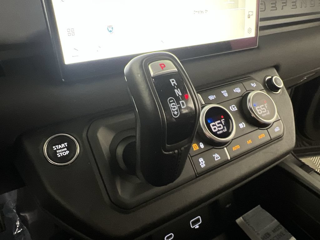 Used 2023 Land Rover Defender 130 X-Dynamic SE AWD/4WD image 17