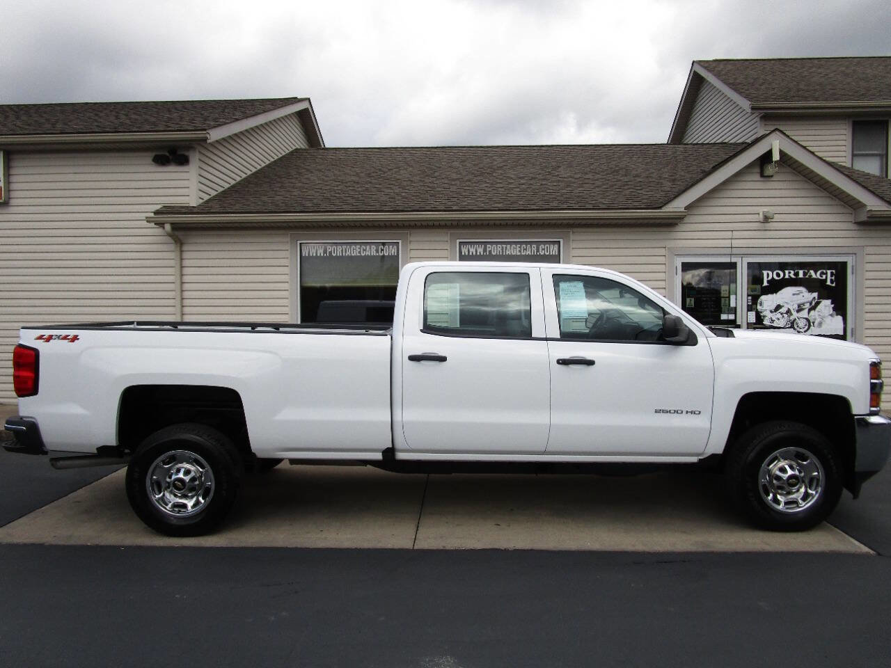 Used 2019 Chevrolet Silverado 2500 W/T image 2