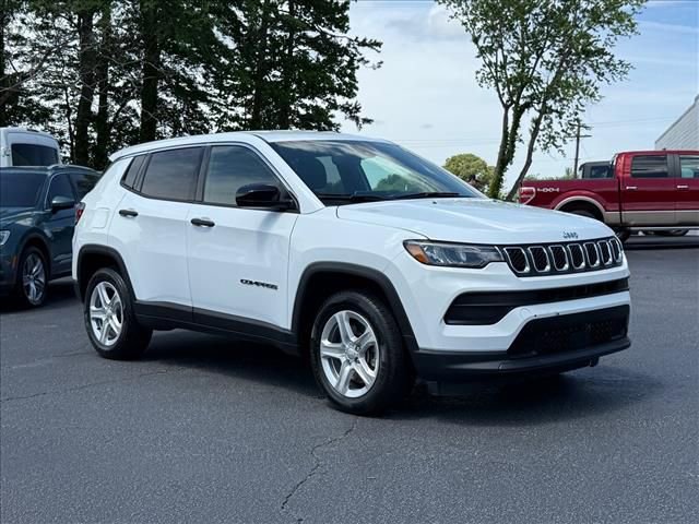 Used 2023 Jeep Compass Sport AWD/4WD image 2