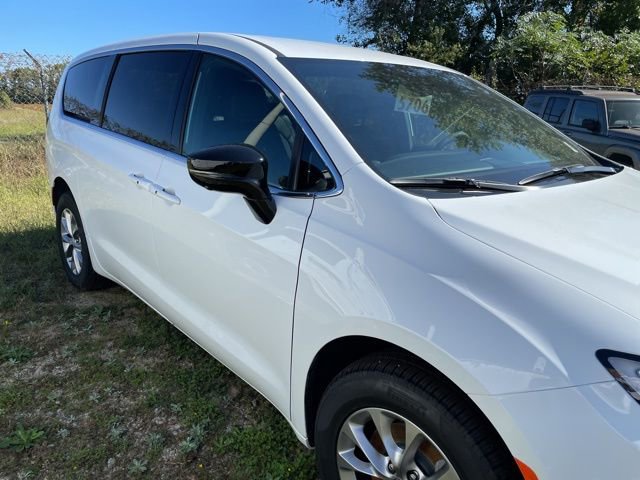 New 2026 Chrysler Pacifica Select image 13