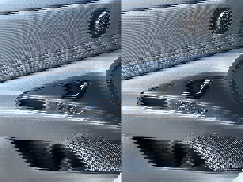 New 2025 Hyundai Elantra SEL image 14