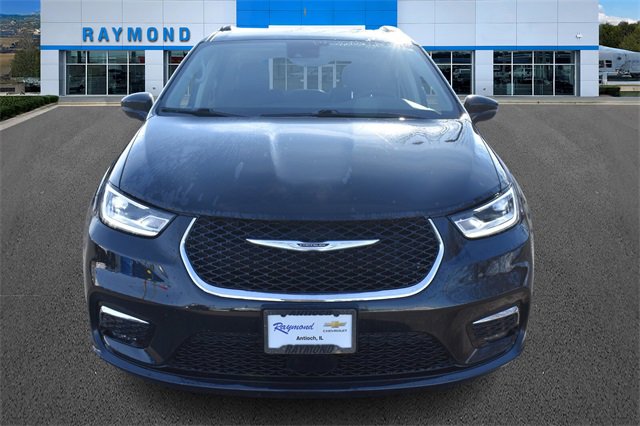 Used 2022 Chrysler Pacifica Touring-L image 8