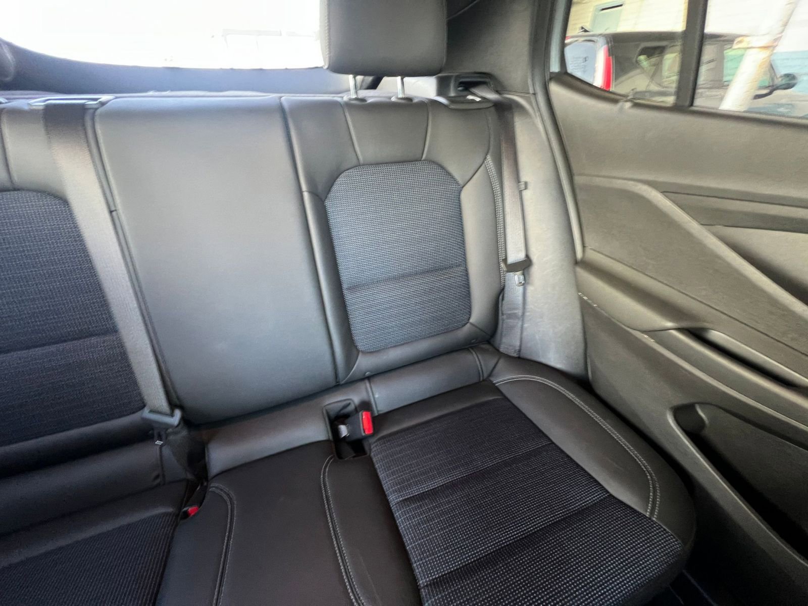 Used 2025 Buick Envista Preferred image 37