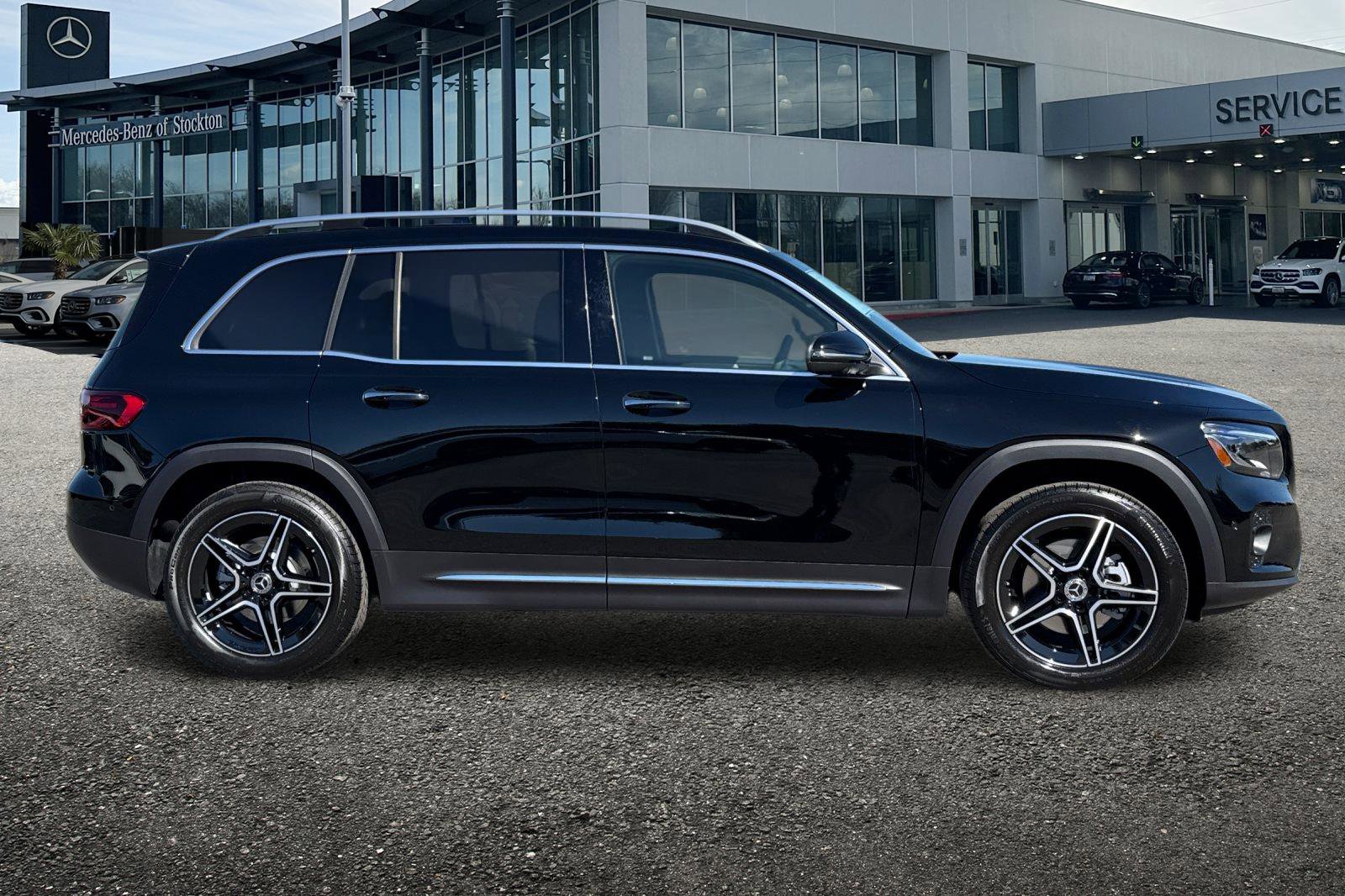 New 2026 Mercedes-Benz GLB 250 4MATIC image 3