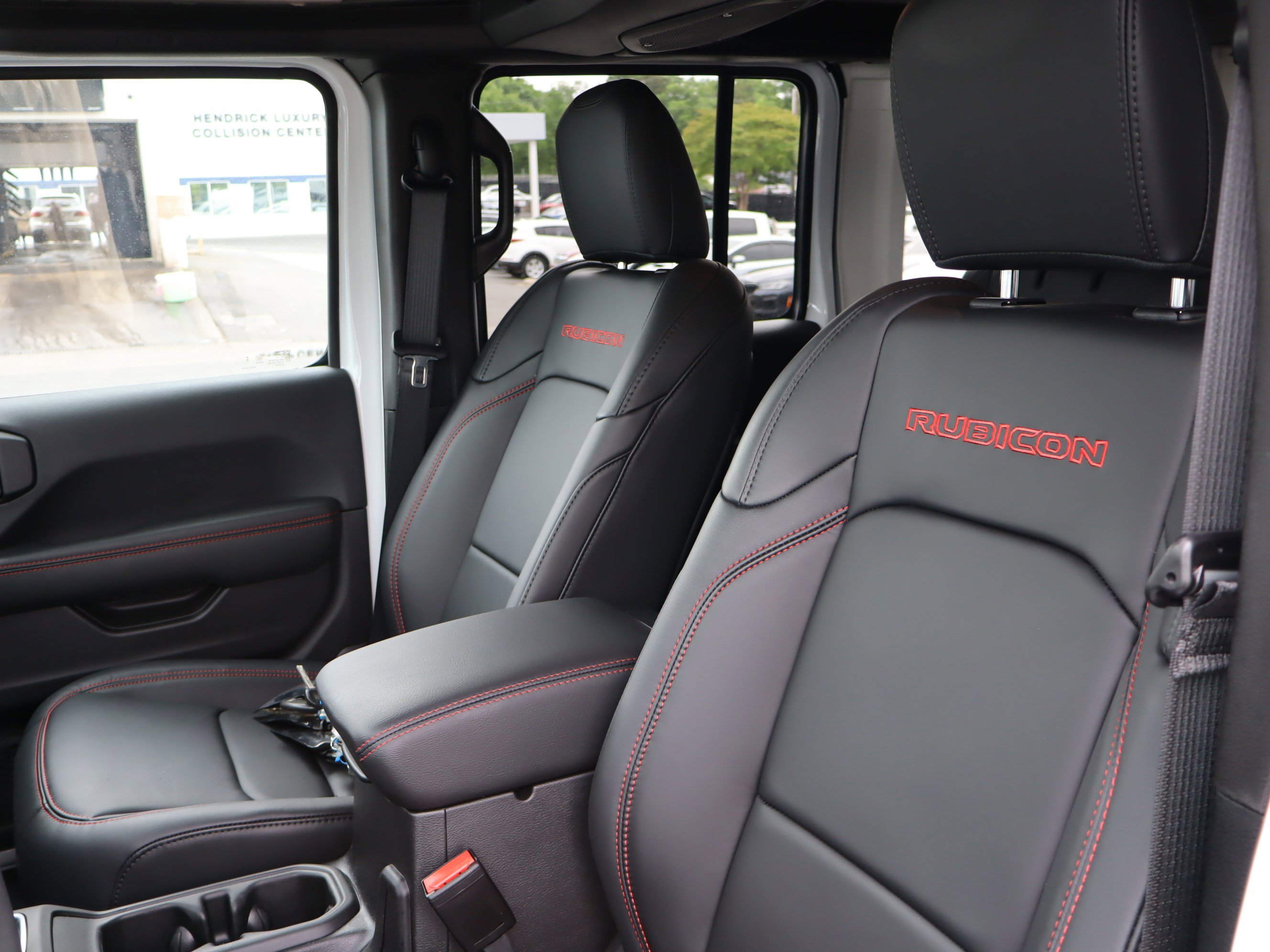 Used 2025 Jeep Wrangler Unlimited Rubicon AWD/4WD image 18
