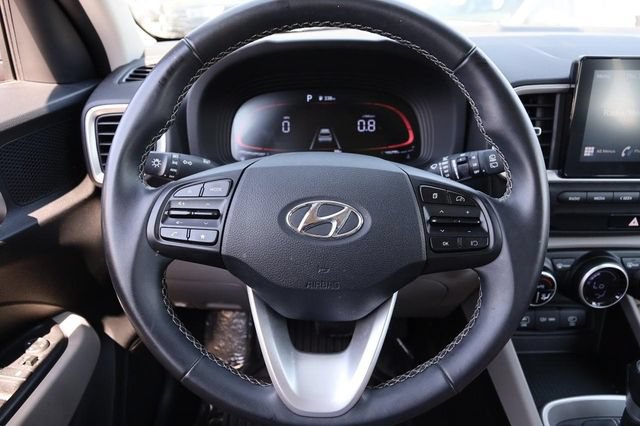 Used 2025 Hyundai Venue SEL FWD image 11
