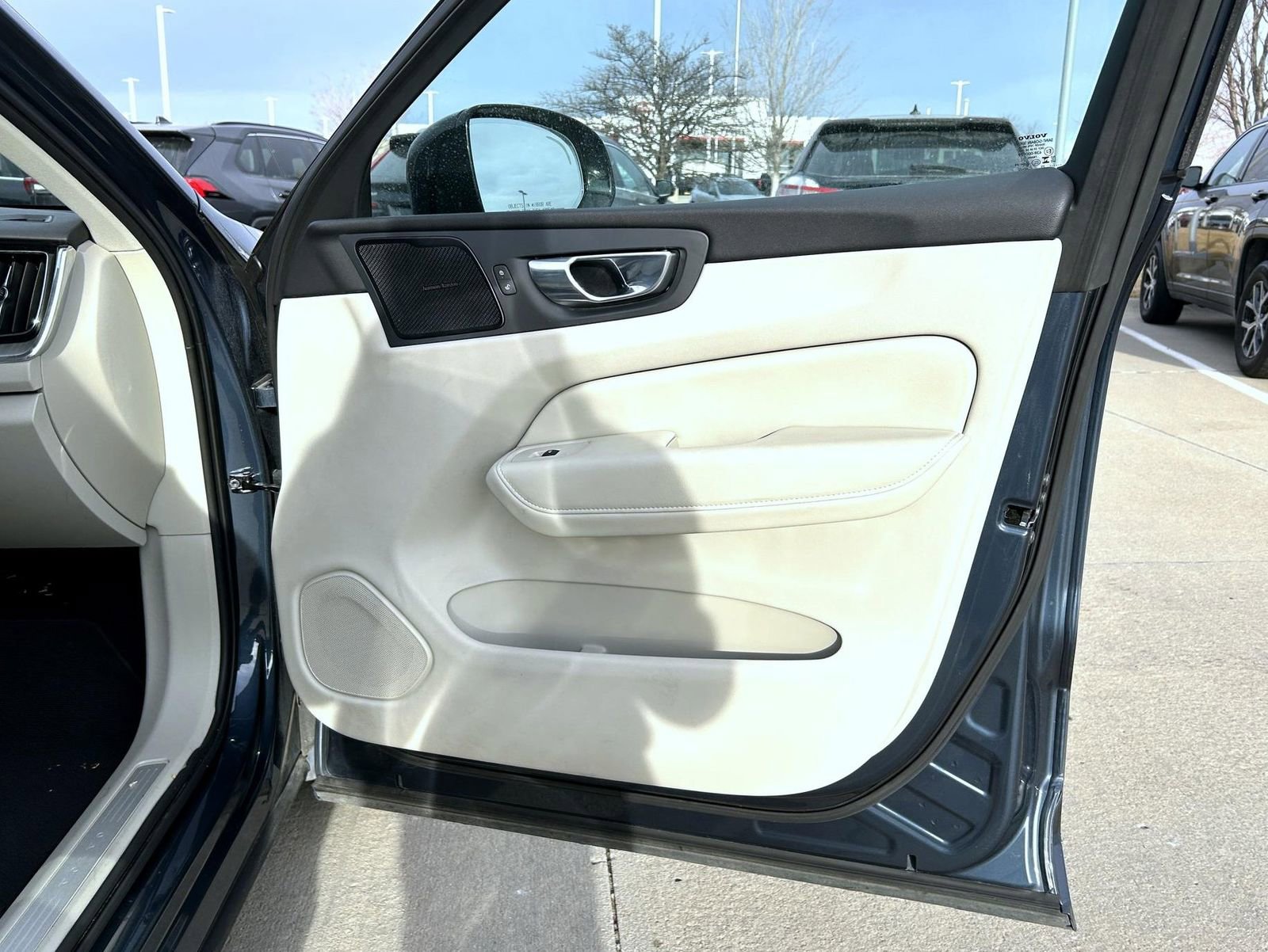 Used 2023 Volvo XC60 B5 Plus AWD/4WD image 15