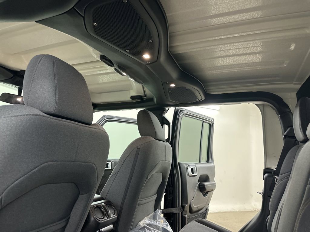 Used 2025 Jeep Gladiator Sport image 27