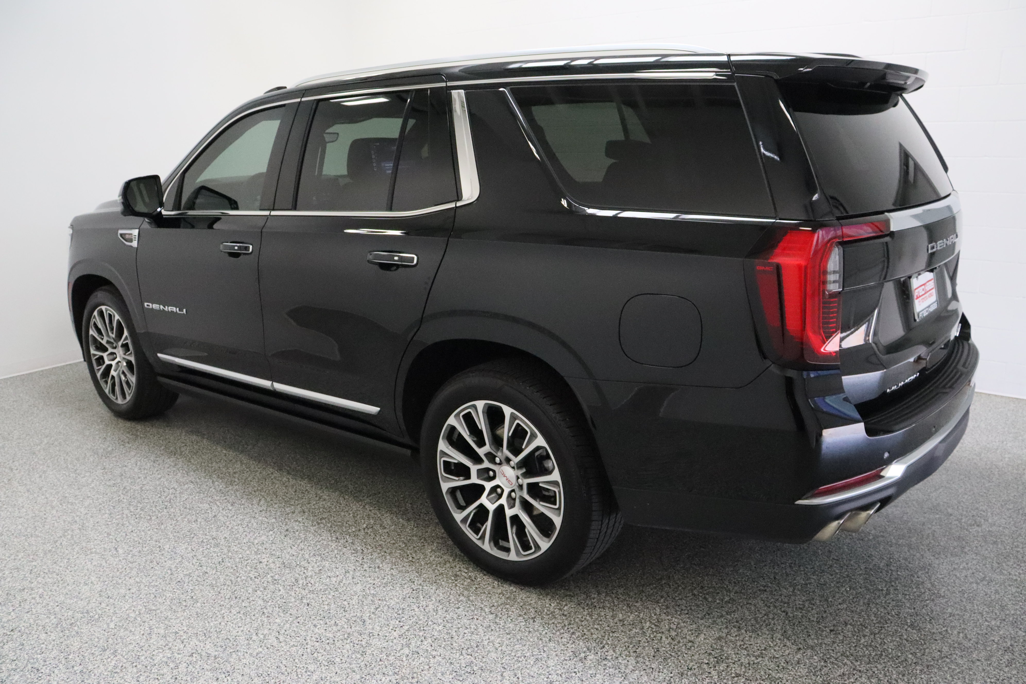 Used 2026 GMC Yukon Denali w/ Denali Reserve Package AWD/4WD image 9