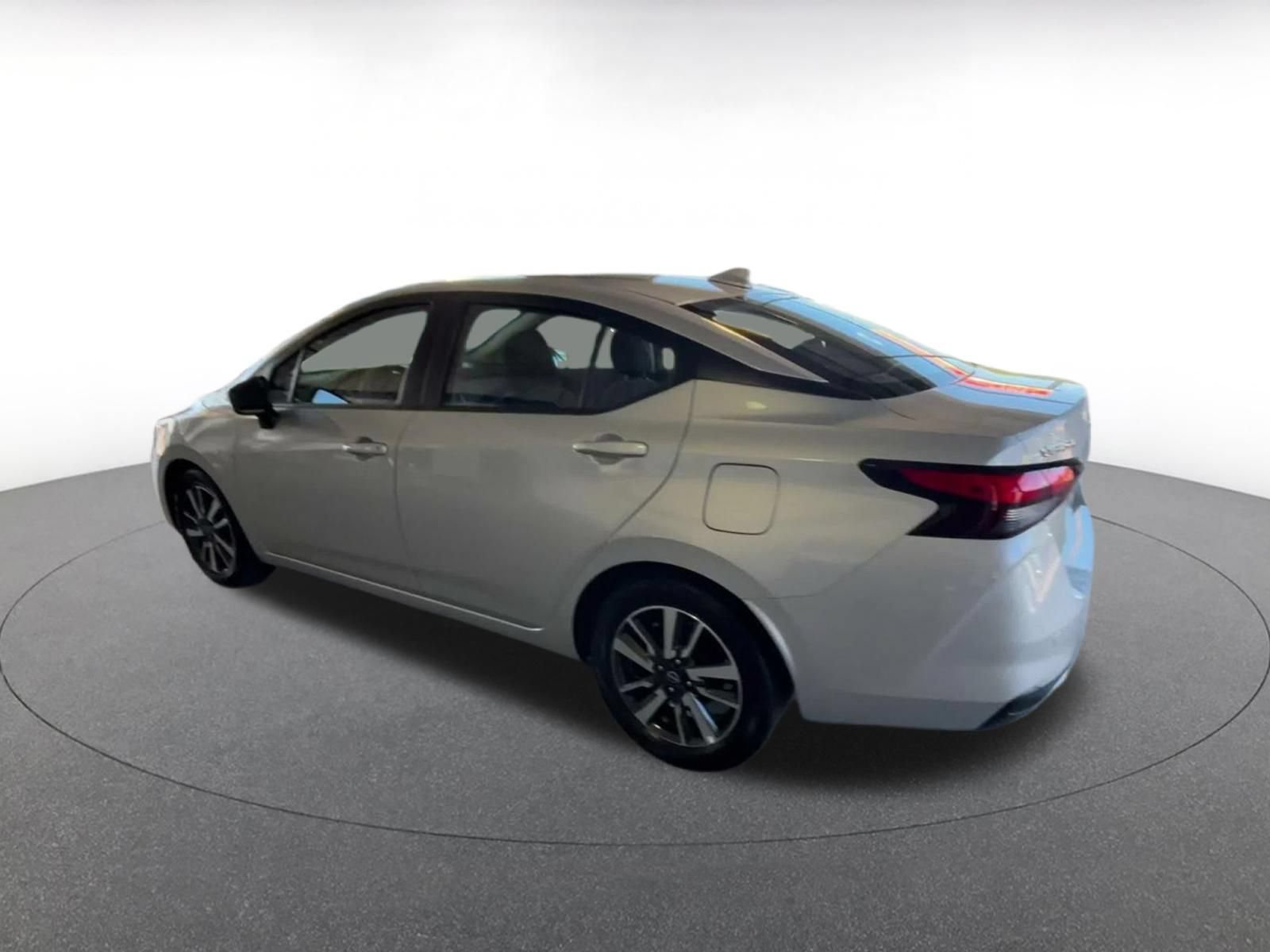 Used 2025 Nissan Versa SV FWD image 9