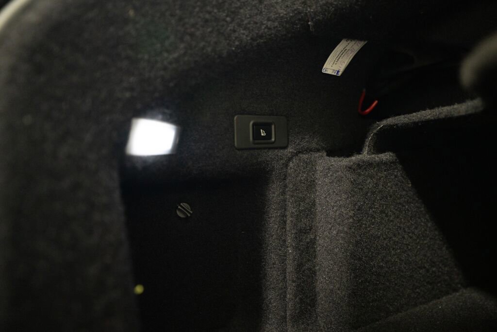 Used 2024 Ferrari Roma Spider image 29