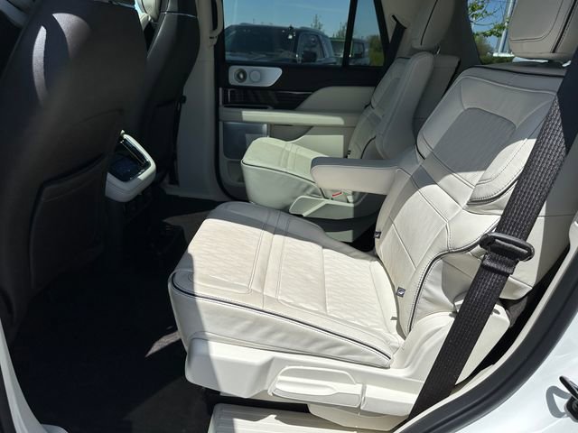 Used 2024 Lincoln Navigator Black Label image 17
