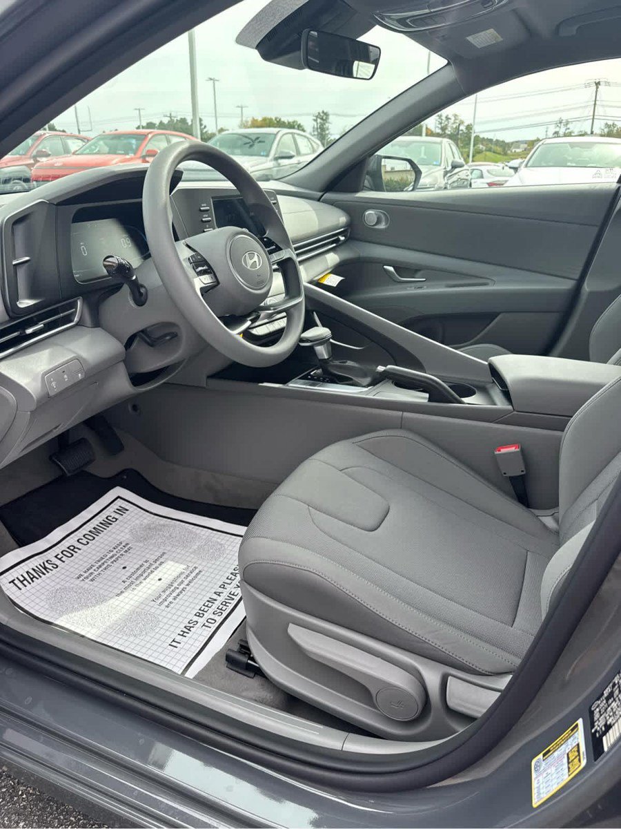 New 2026 Hyundai Elantra SE FWD image 23