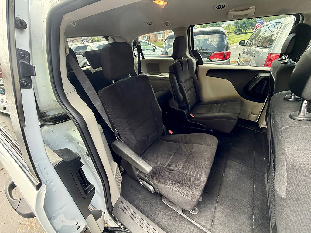 Used 2019 Dodge Grand Caravan SE w/ UConnect Hands-Free Group FWD image 10