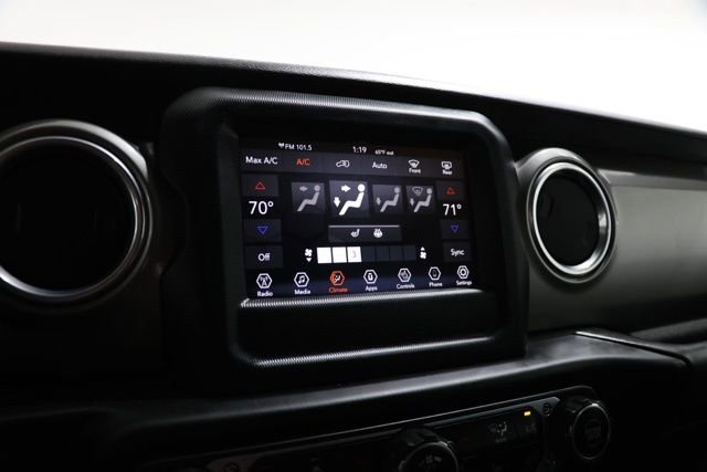 Used 2018 Jeep Wrangler Unlimited Sahara w/ Cold Weather Group image 27