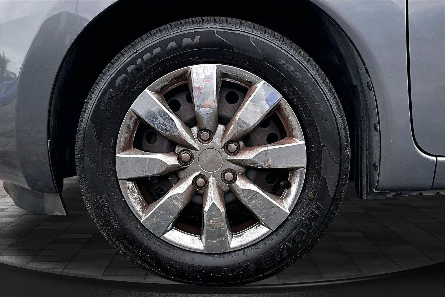 Used 2016 Nissan Versa Note SV image 36