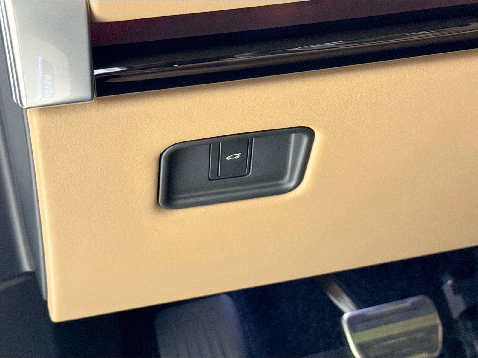 Used 2023 Land Rover Range Rover SE image 11