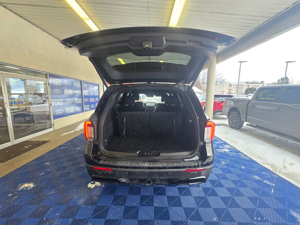 Used 2025 Ford Explorer ST-Line image 6