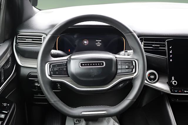 Used 2023 Jeep Wagoneer L Series II image 27