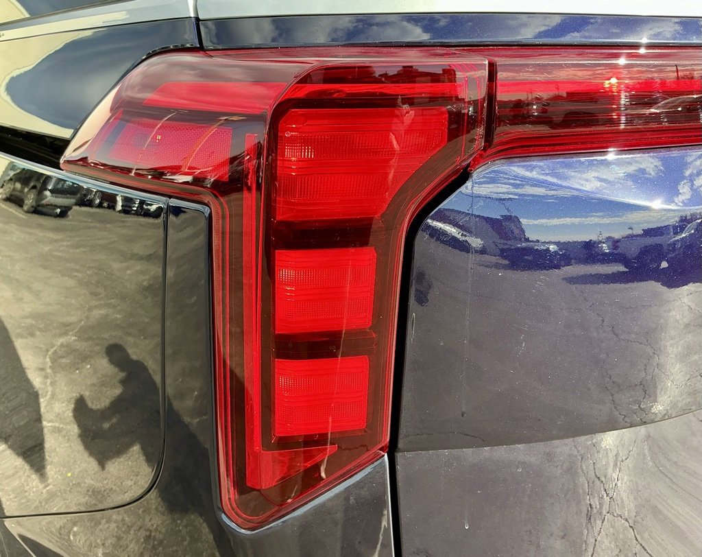 Used 2025 Kia Carnival EX image 14